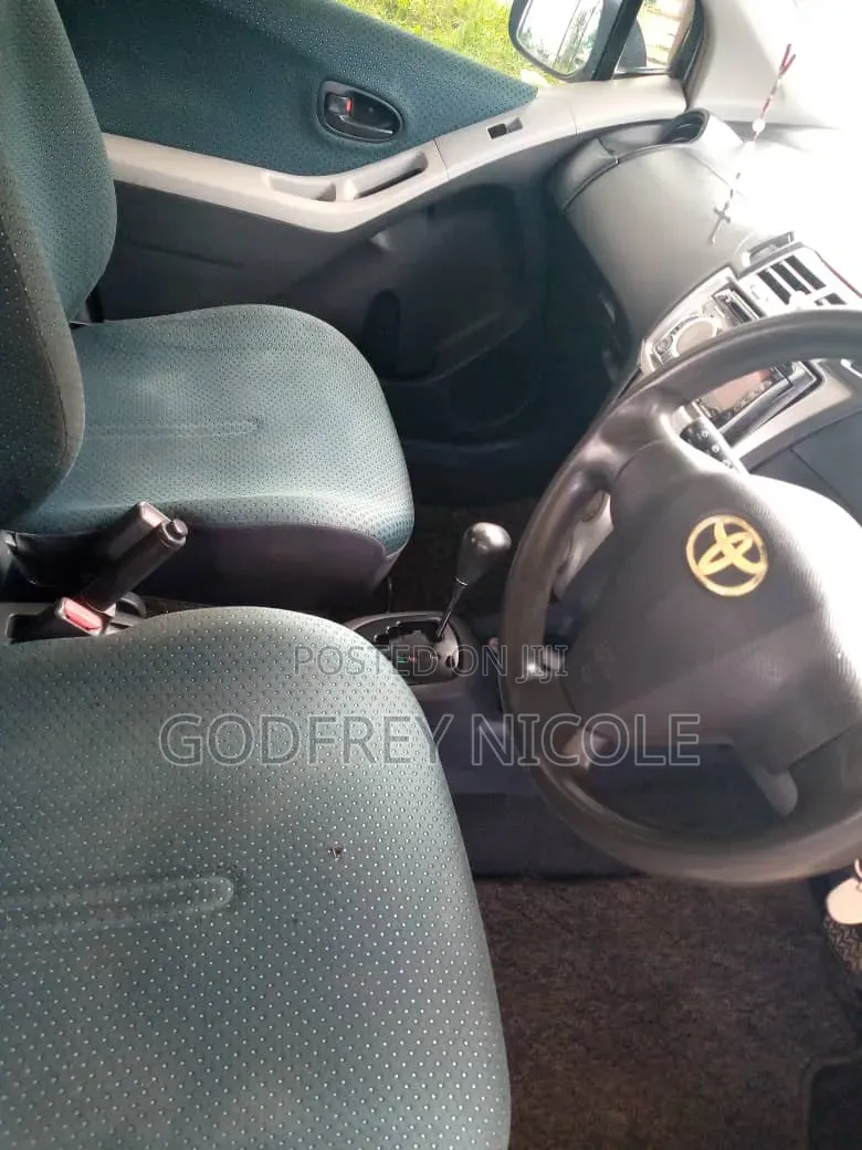 Toyota Vitz 2003 Silver
