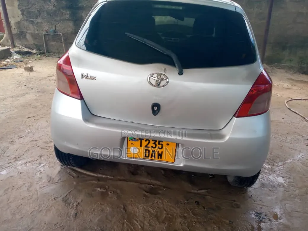 Toyota Vitz 2003 Silver