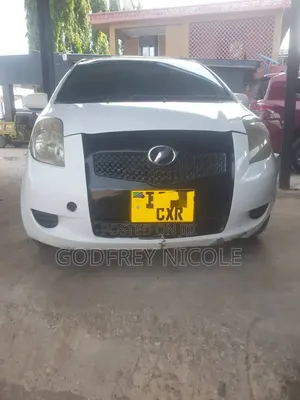 Toyota Vitz 2003 White