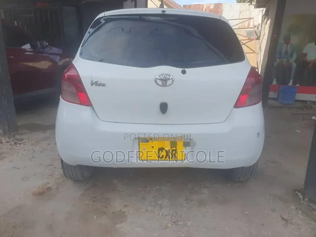 Toyota Vitz 2003 White