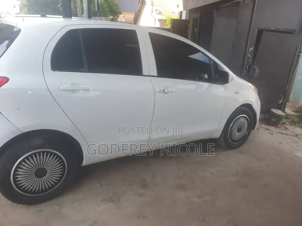 Toyota Vitz 2003 White