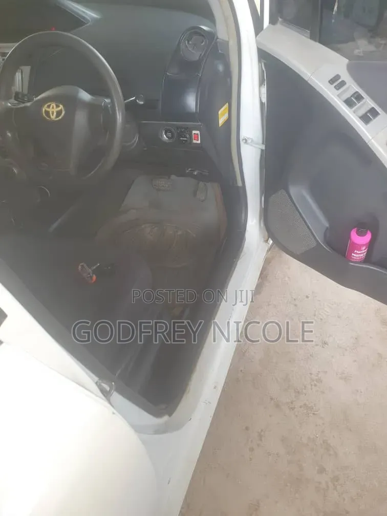 Toyota Vitz 2003 White