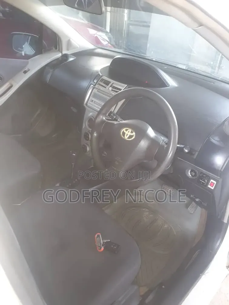 Toyota Vitz 2003 White