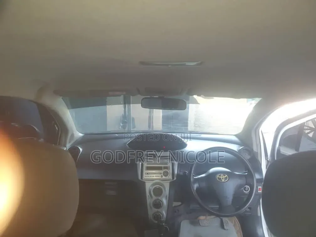 Toyota Vitz 2003 White