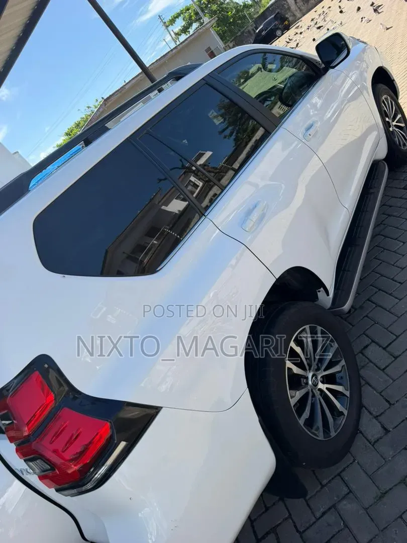 Toyota Land Cruiser Prado 2023 White