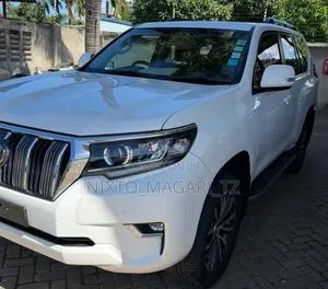 Toyota Land Cruiser Prado 2023 White