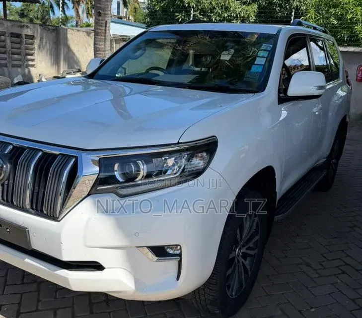 Toyota Land Cruiser Prado 2023 White