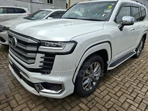 Toyota Land Cruiser LC300 2024 White
