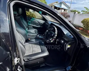 Mercedes-Benz E200 2010 Black