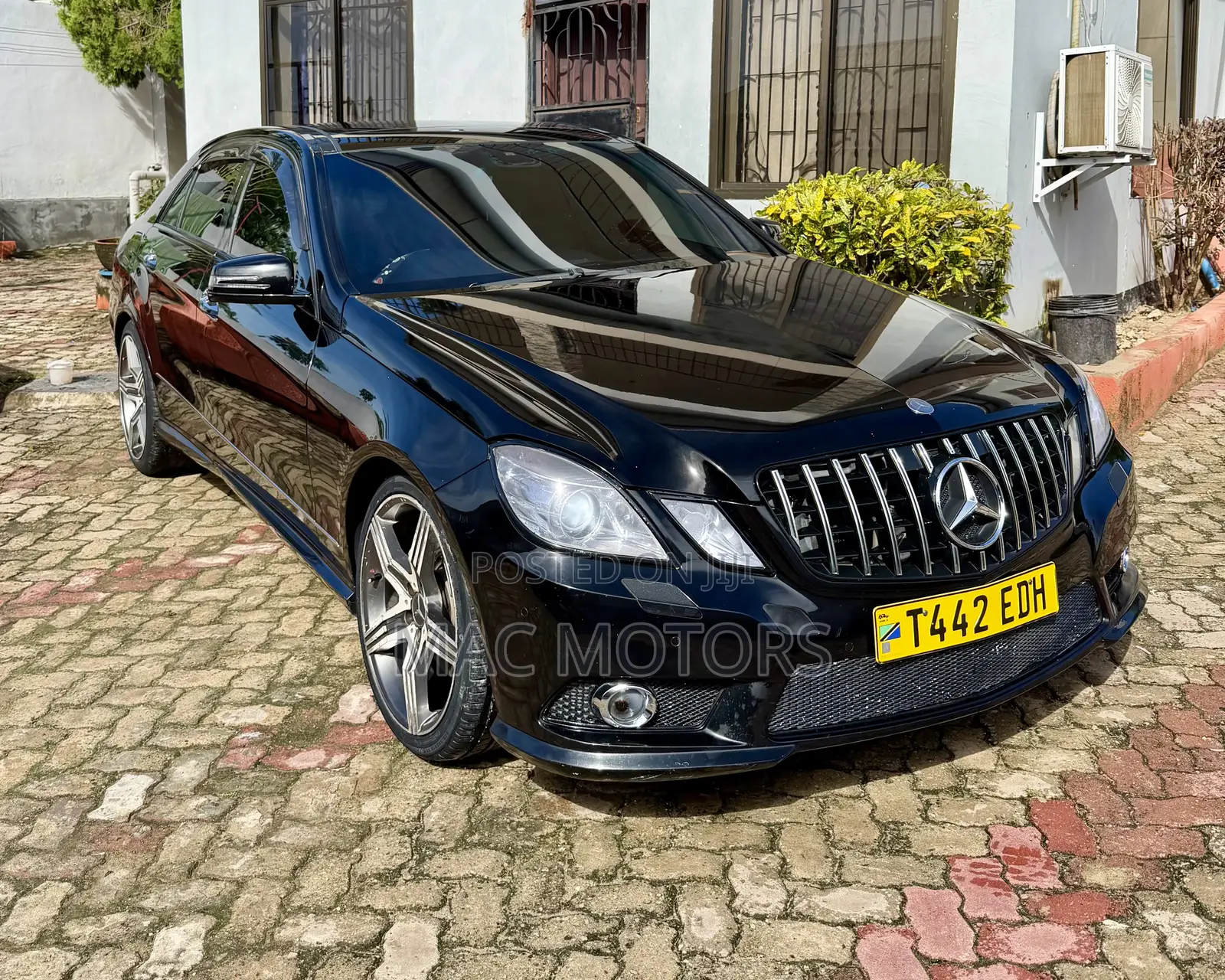 Mercedes-Benz E200 2010 Black