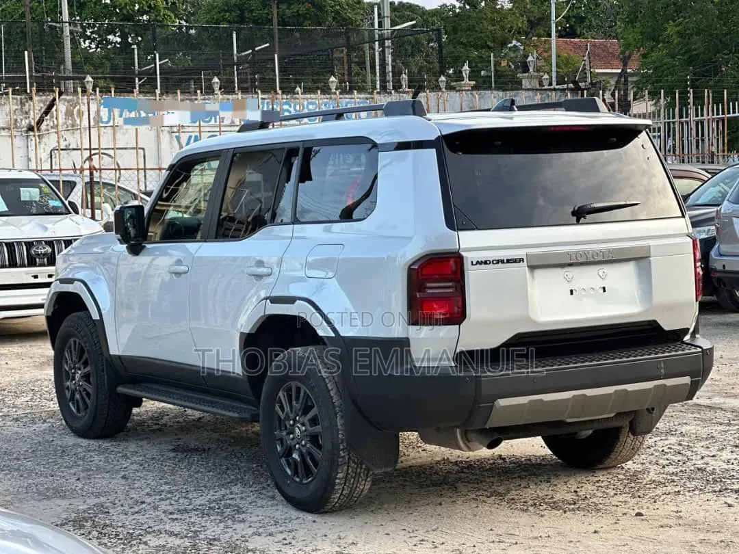 Toyota Land Cruiser Prado 2025 White