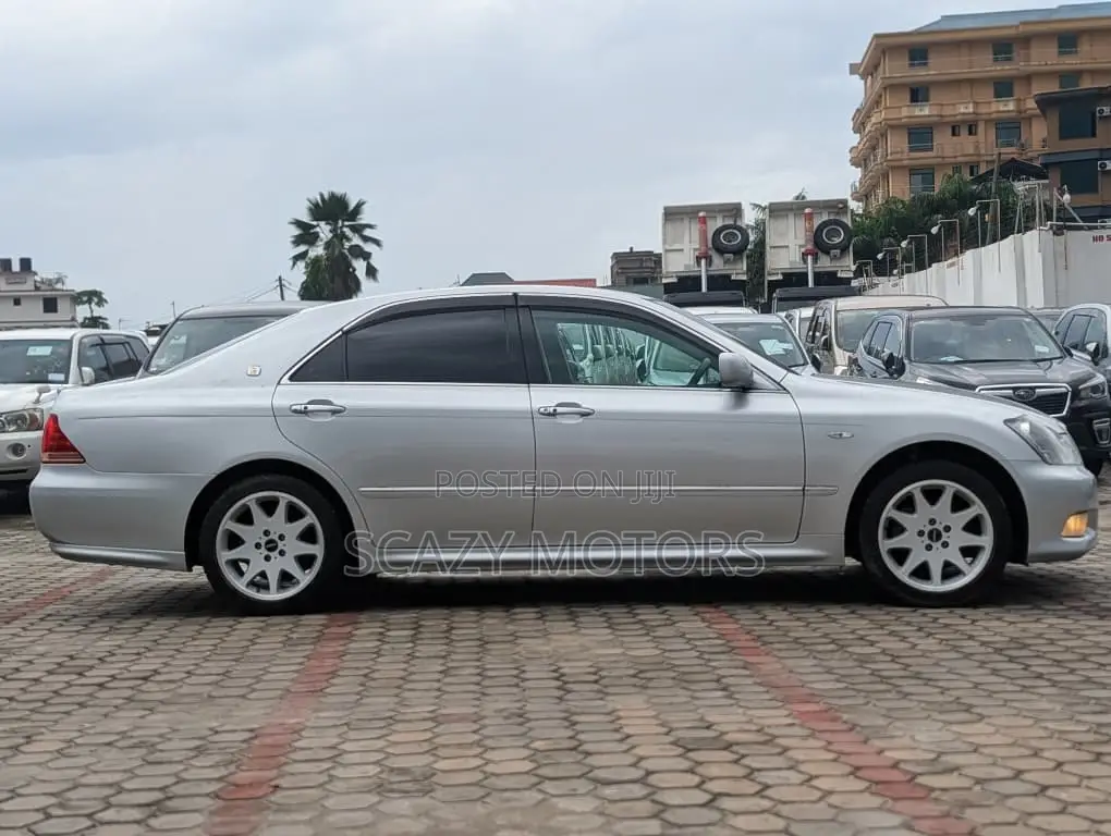 Toyota Crown 2006 Silver
