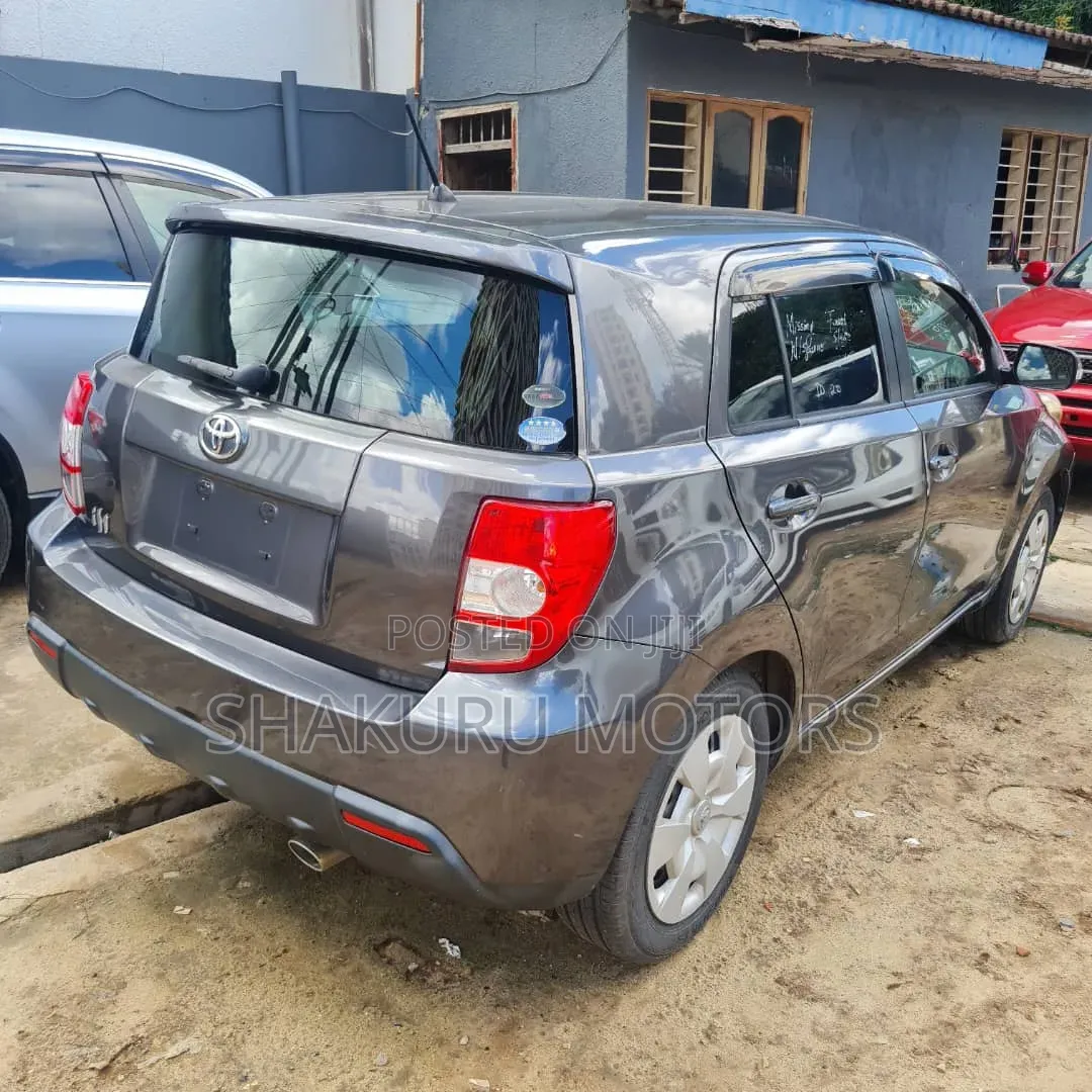 Toyota IST 2010 Gray