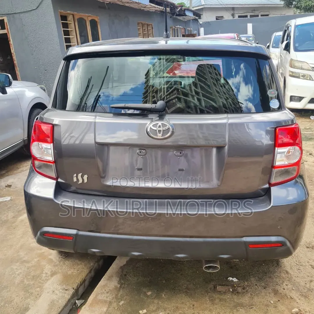 Toyota IST 2010 Gray