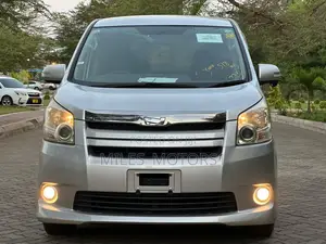 Toyota Noah 2007 Silver