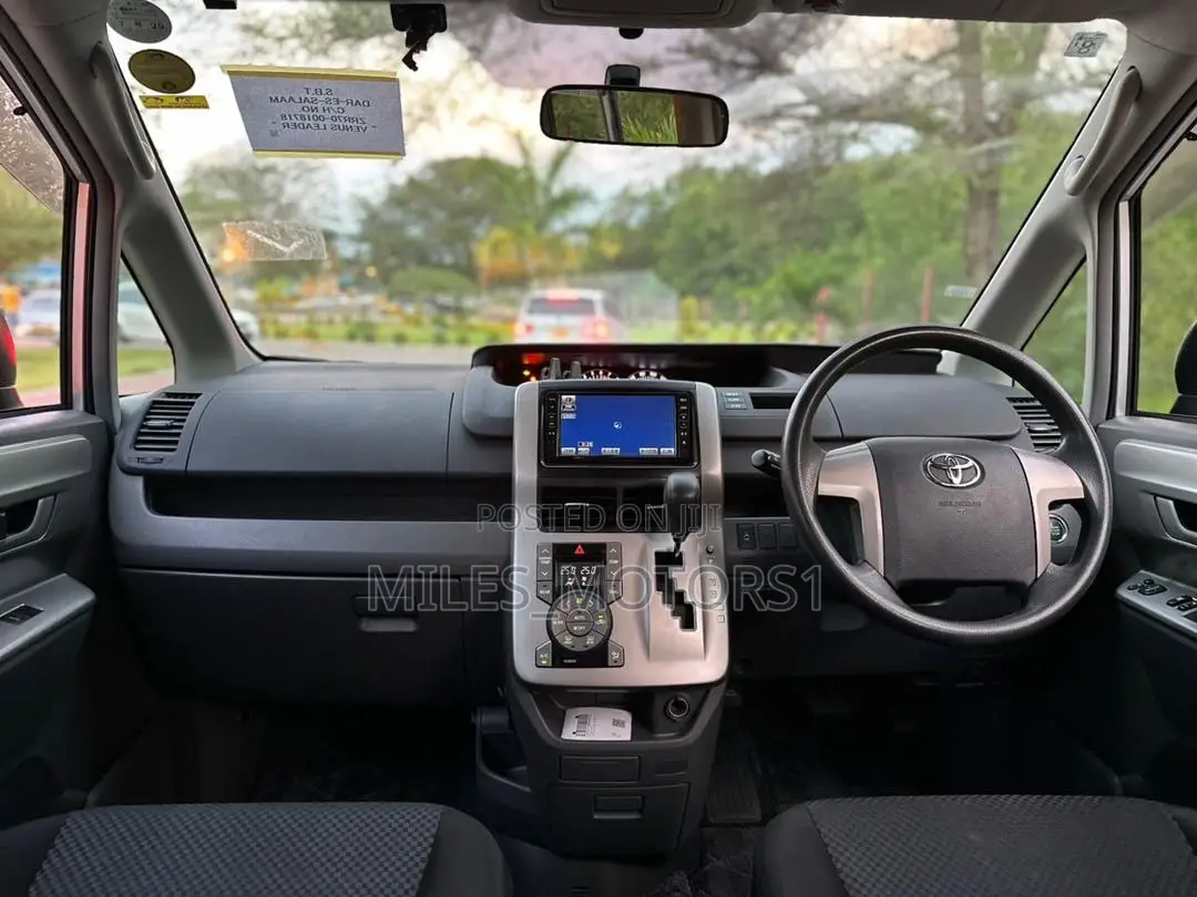 Toyota Noah 2007 Silver