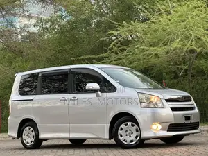 Toyota Noah 2007 Silver
