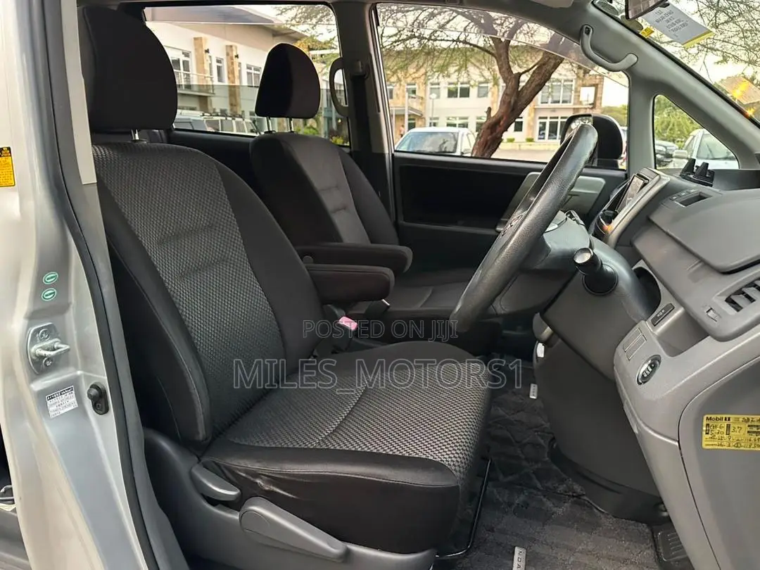 Toyota Noah 2007 Silver