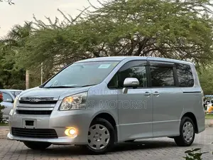 Toyota Noah 2007 Silver
