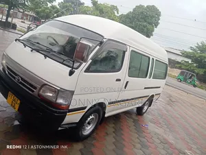Toyota HiAce 2005 White