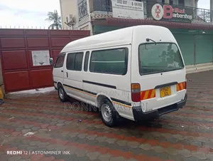 Toyota HiAce 2005 White