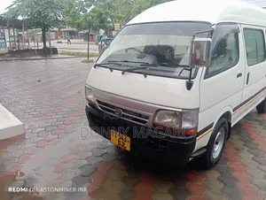 Toyota HiAce 2005 White