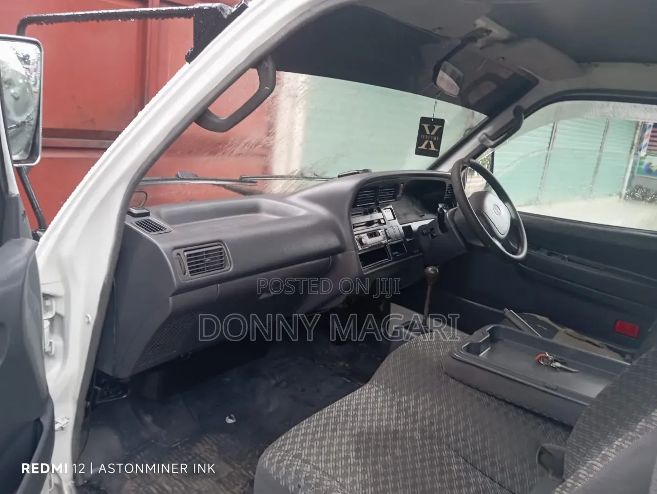 Toyota HiAce 2005 White
