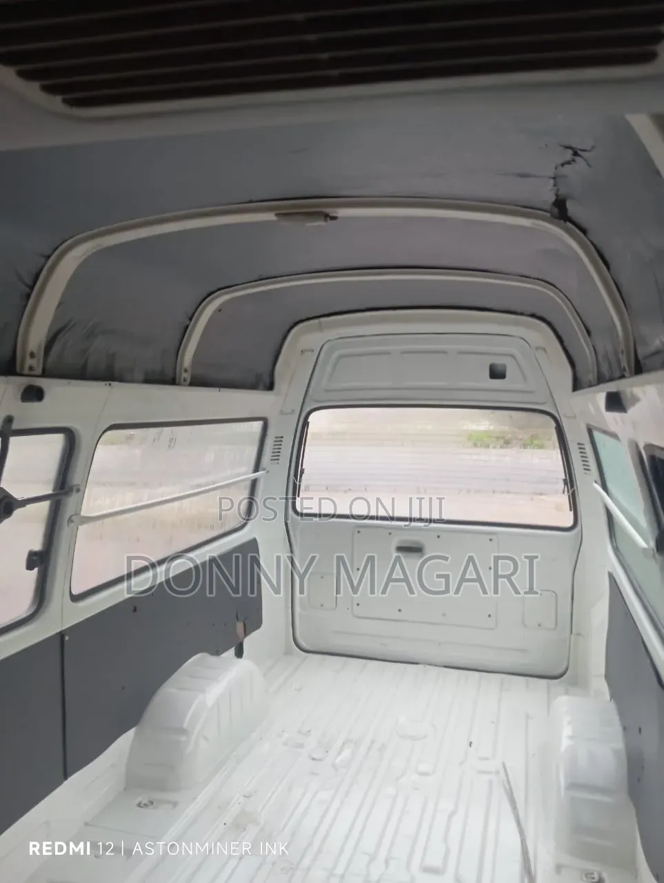 Toyota HiAce 2005 White