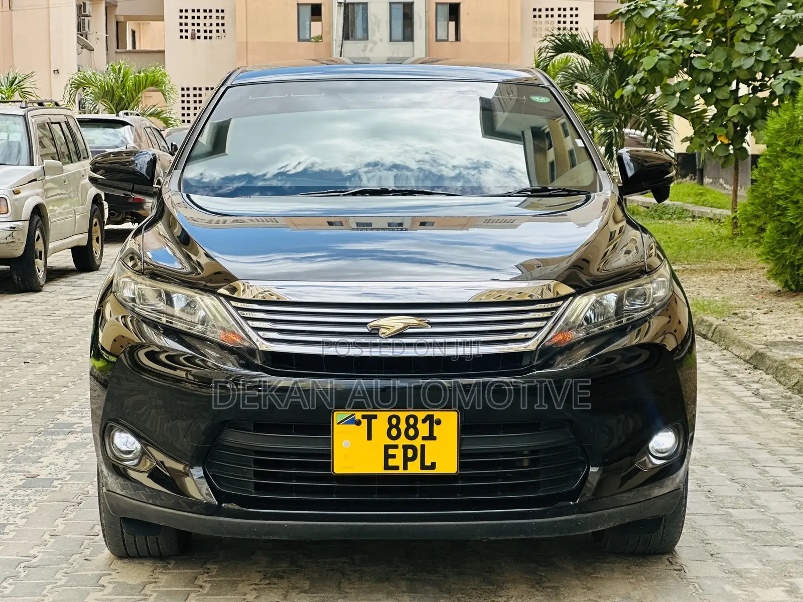 Toyota Harrier 2.0 2015 Black