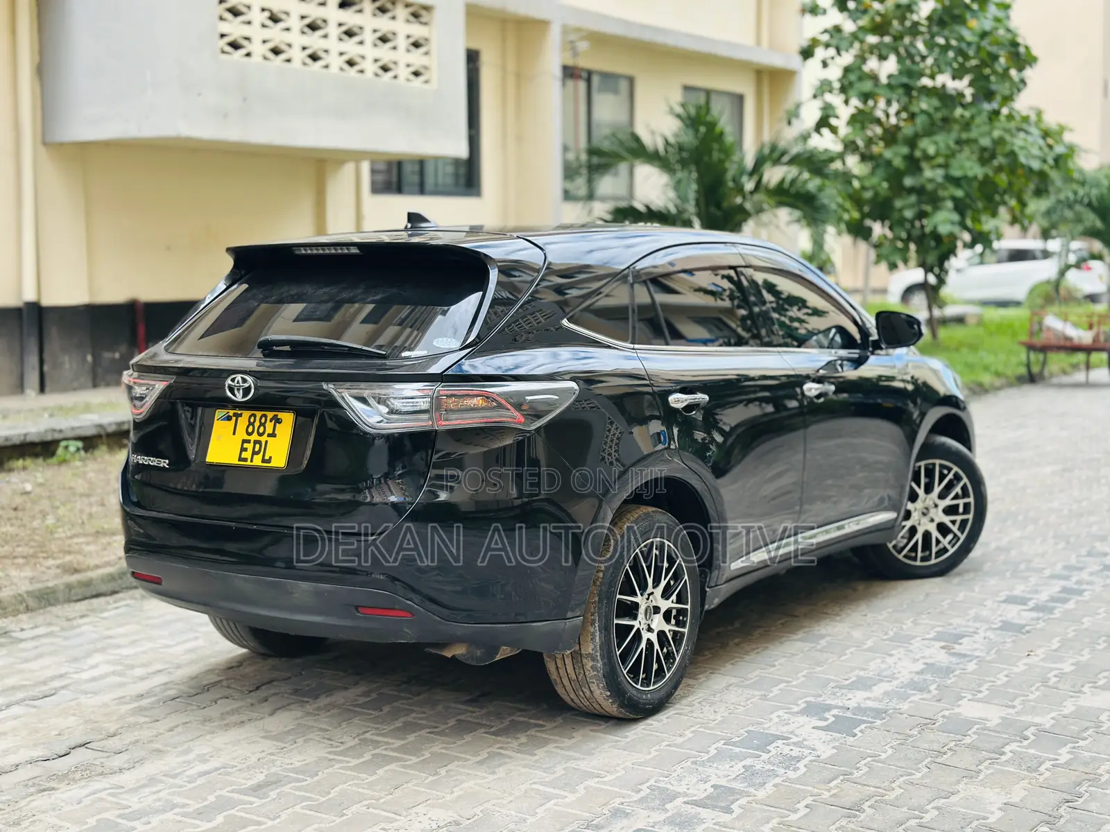 Toyota Harrier 2.0 2015 Black