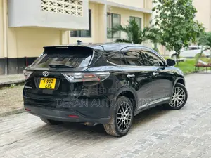 Toyota Harrier 2.0 2015 Black
