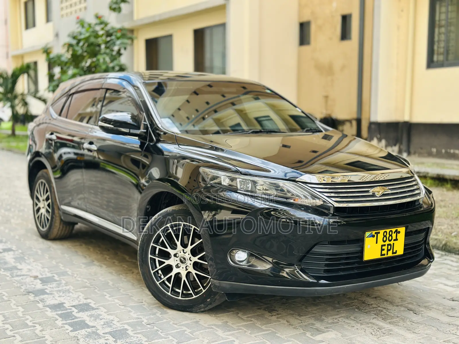 Toyota Harrier 2.0 2015 Black