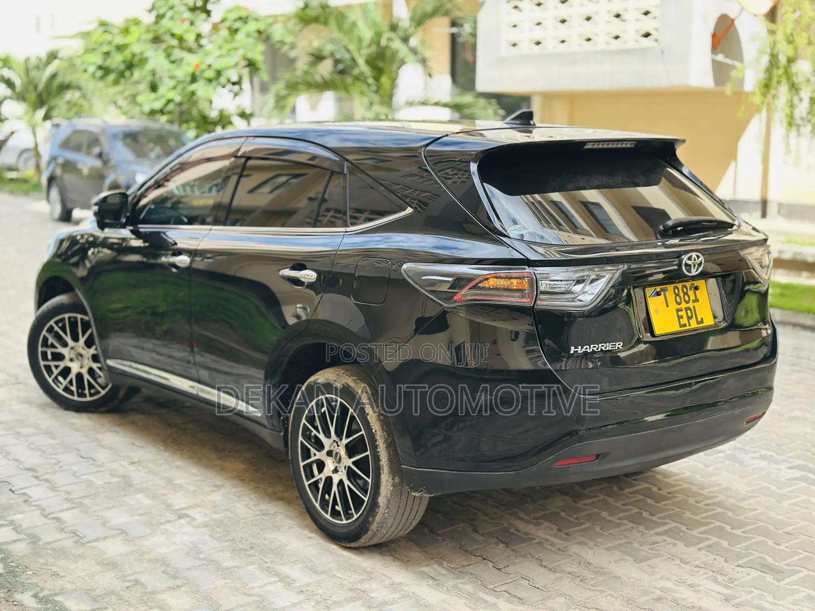 Toyota Harrier 2.0 2015 Black