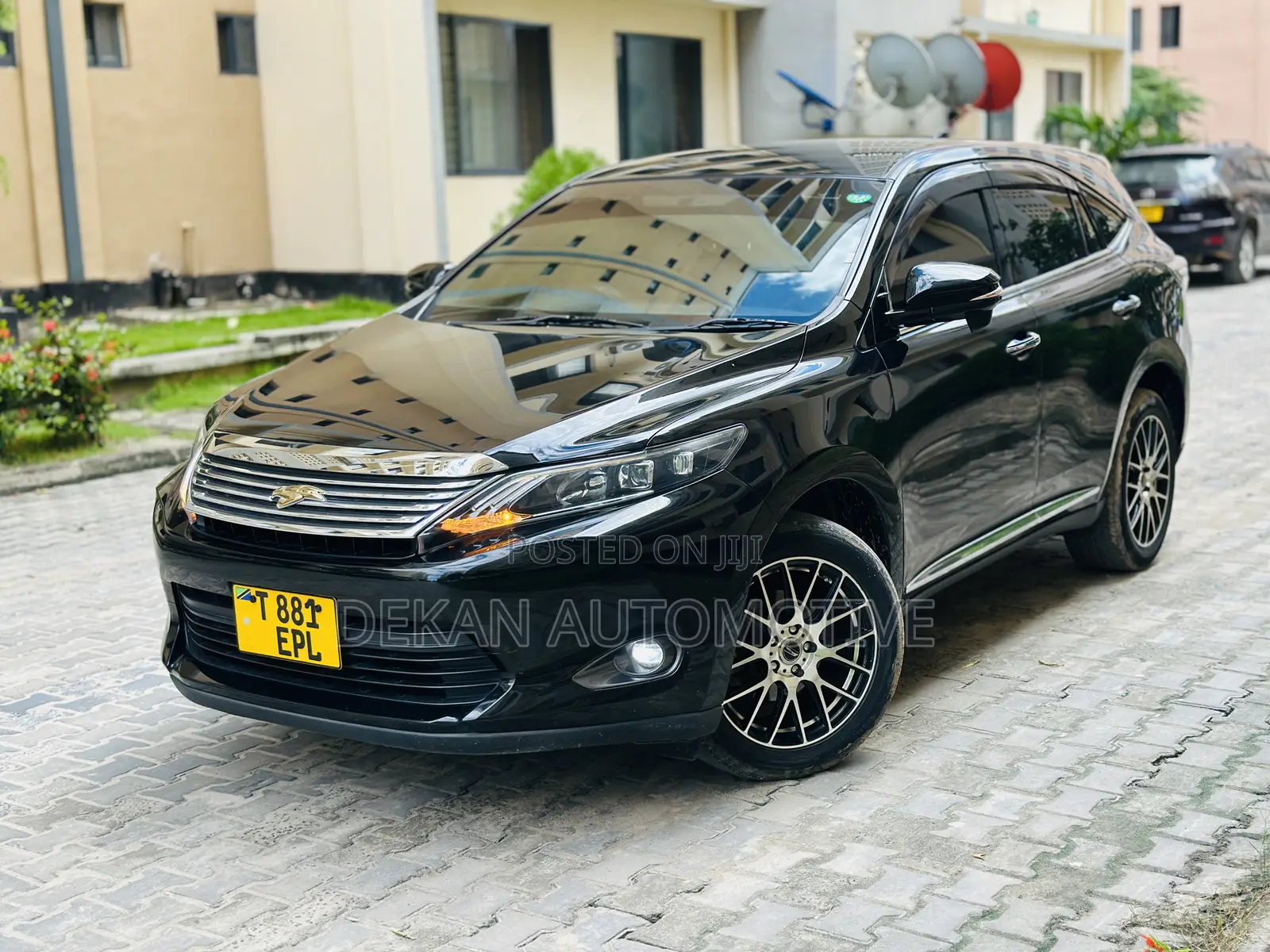 Toyota Harrier 2.0 2015 Black
