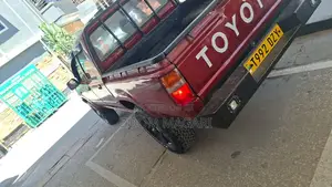 Toyota Hilux 2004 Red