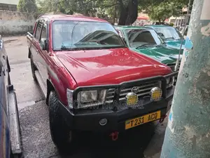 Toyota Hilux 2004 Red