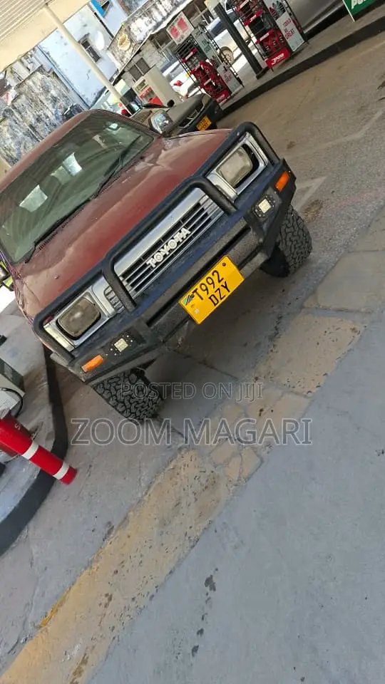 Toyota Hilux 2004 Red