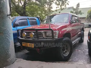 Toyota Hilux 2004 Red