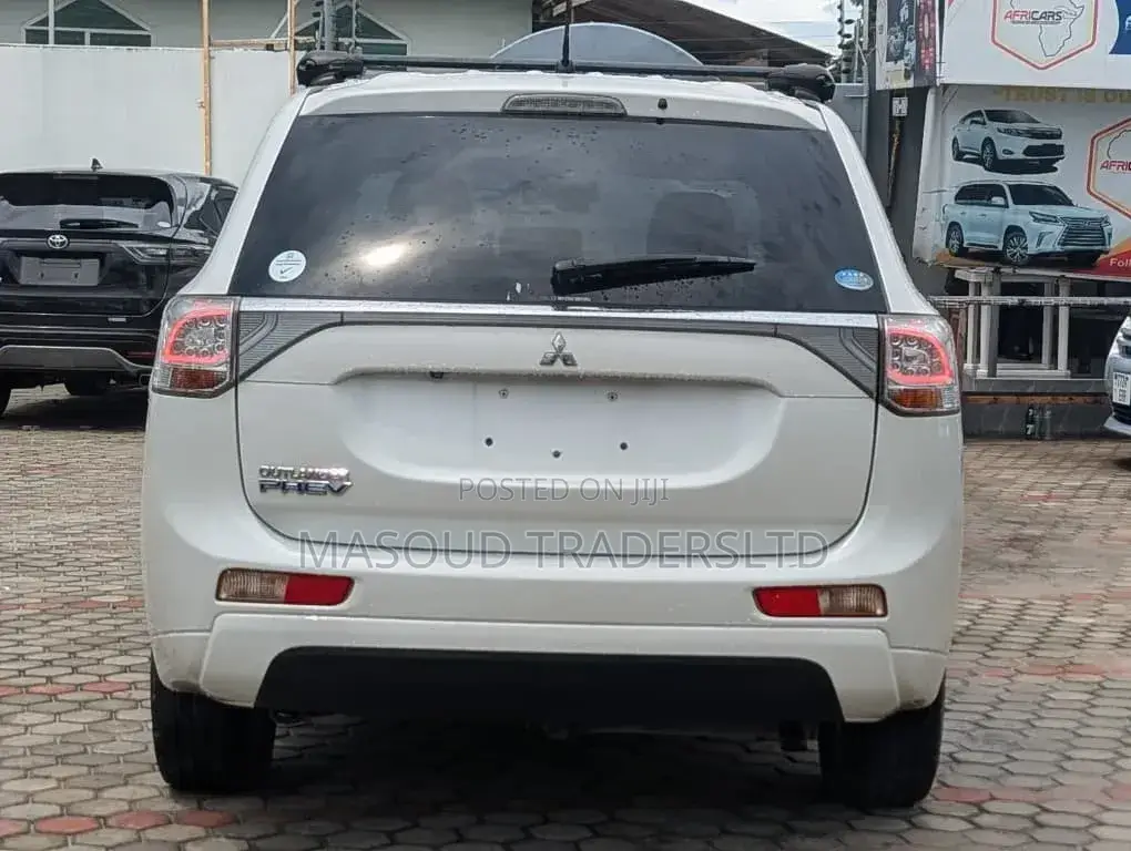 Mitsubishi Outlander 2.4 PHEV AWD 2015 White