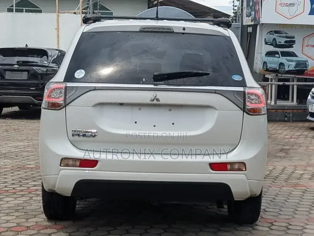 Mitsubishi Outlander 2.4 PHEV AWD 2015 White