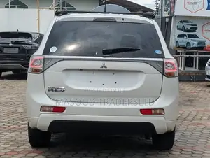 Mitsubishi Outlander 2.4 PHEV AWD 2015 White