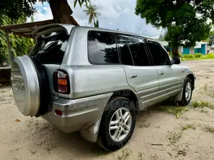 Toyota RAV4 1999 Silver