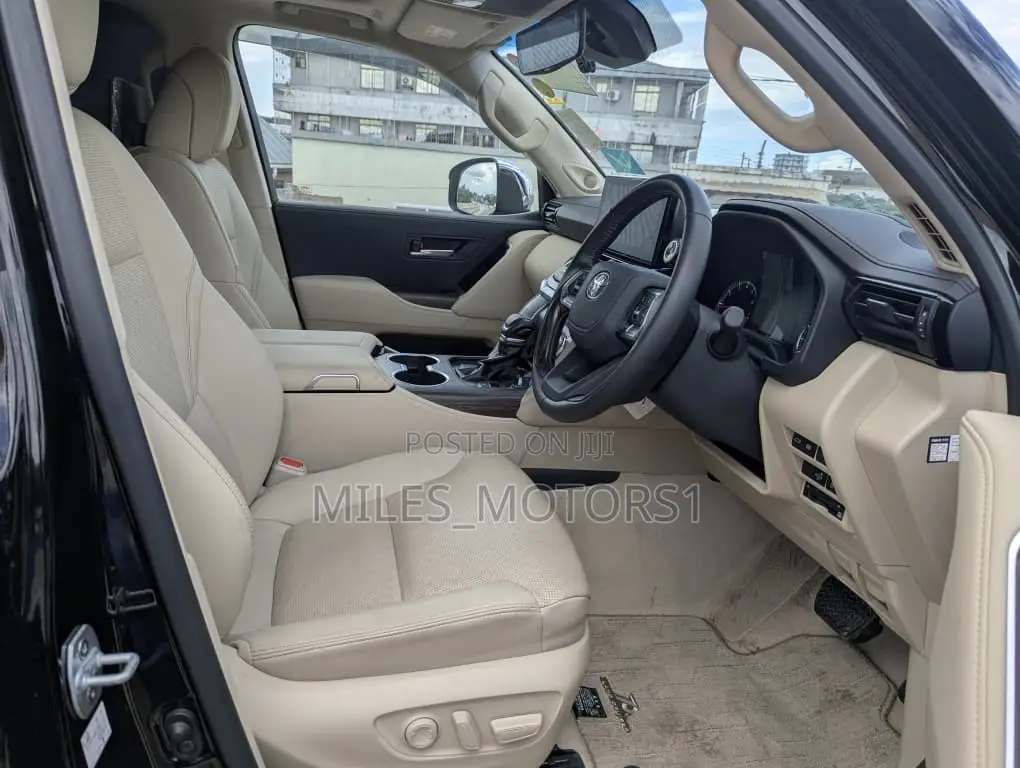 Toyota Land Cruiser 2025 Black