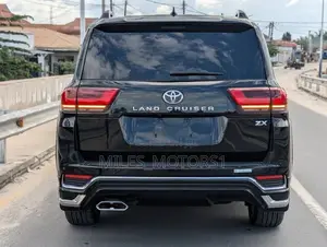Toyota Land Cruiser 2025 Black