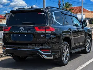 Toyota Land Cruiser 2025 Black
