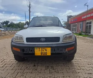 Toyota RAV4 Automatic 2000 Beige