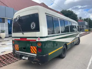 Mitsubishi Rosa 2000 Green