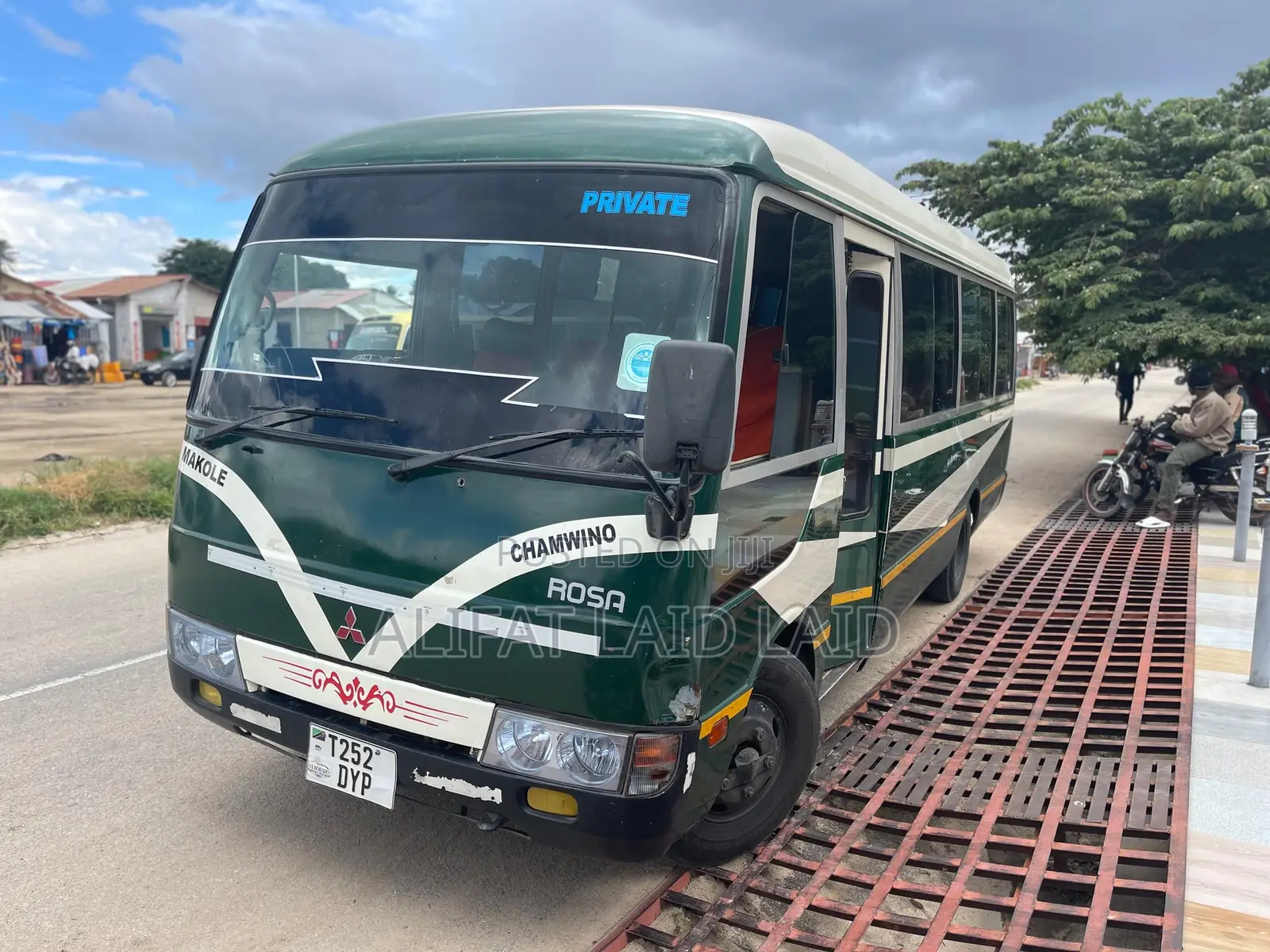 Mitsubishi Rosa 2000 Green