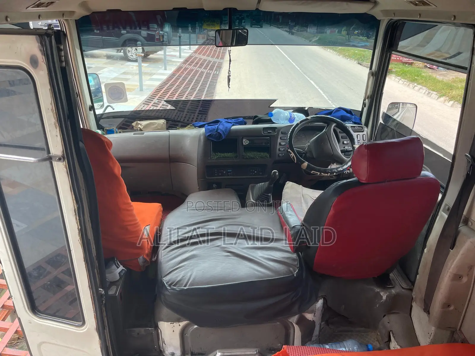 Mitsubishi Rosa 2000 Green