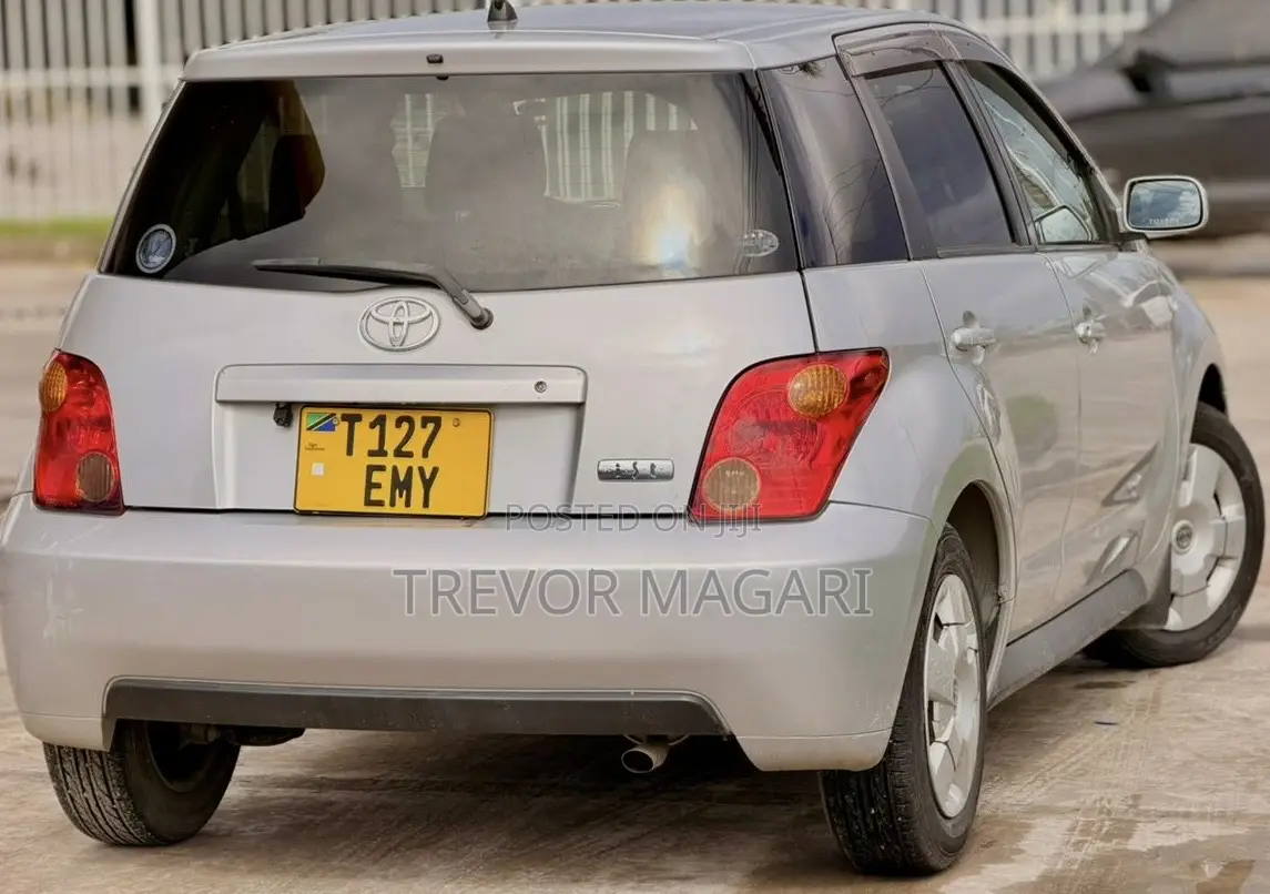 Toyota IST 2004 Silver